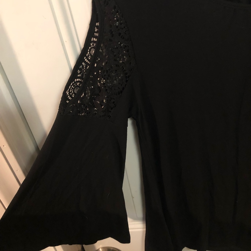 Small Bell Sleeve Shirt - Picture 6 of 7